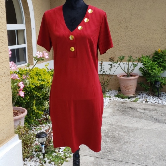 Beautiful Dereck Heart red dress hugs curve - Picture 3 of 6